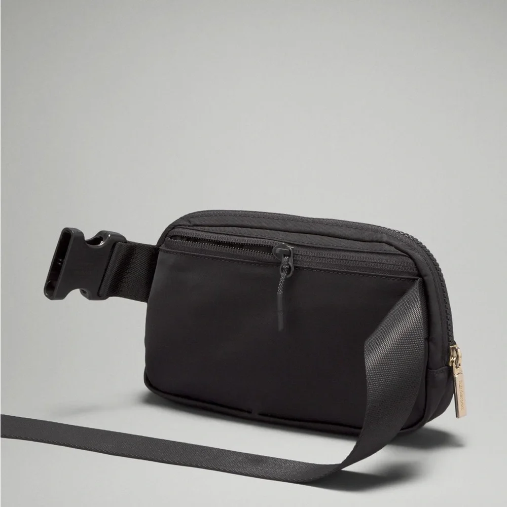 Lululemon black belt bag with gold hardware - Picture 4 of 5